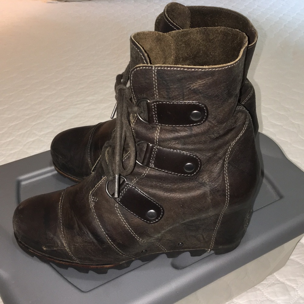 Joan of Arctic wedge boot bootie Sorel sz 9 brown